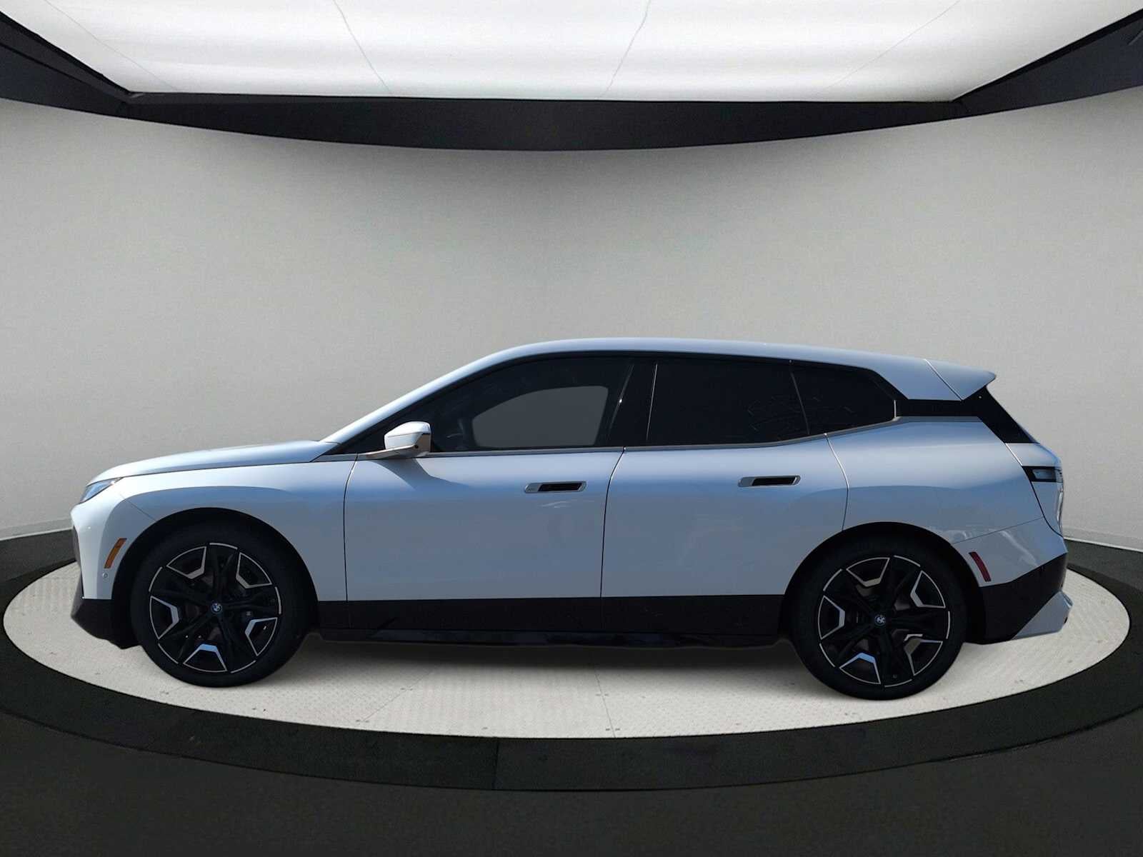 2025 BMW iX M60