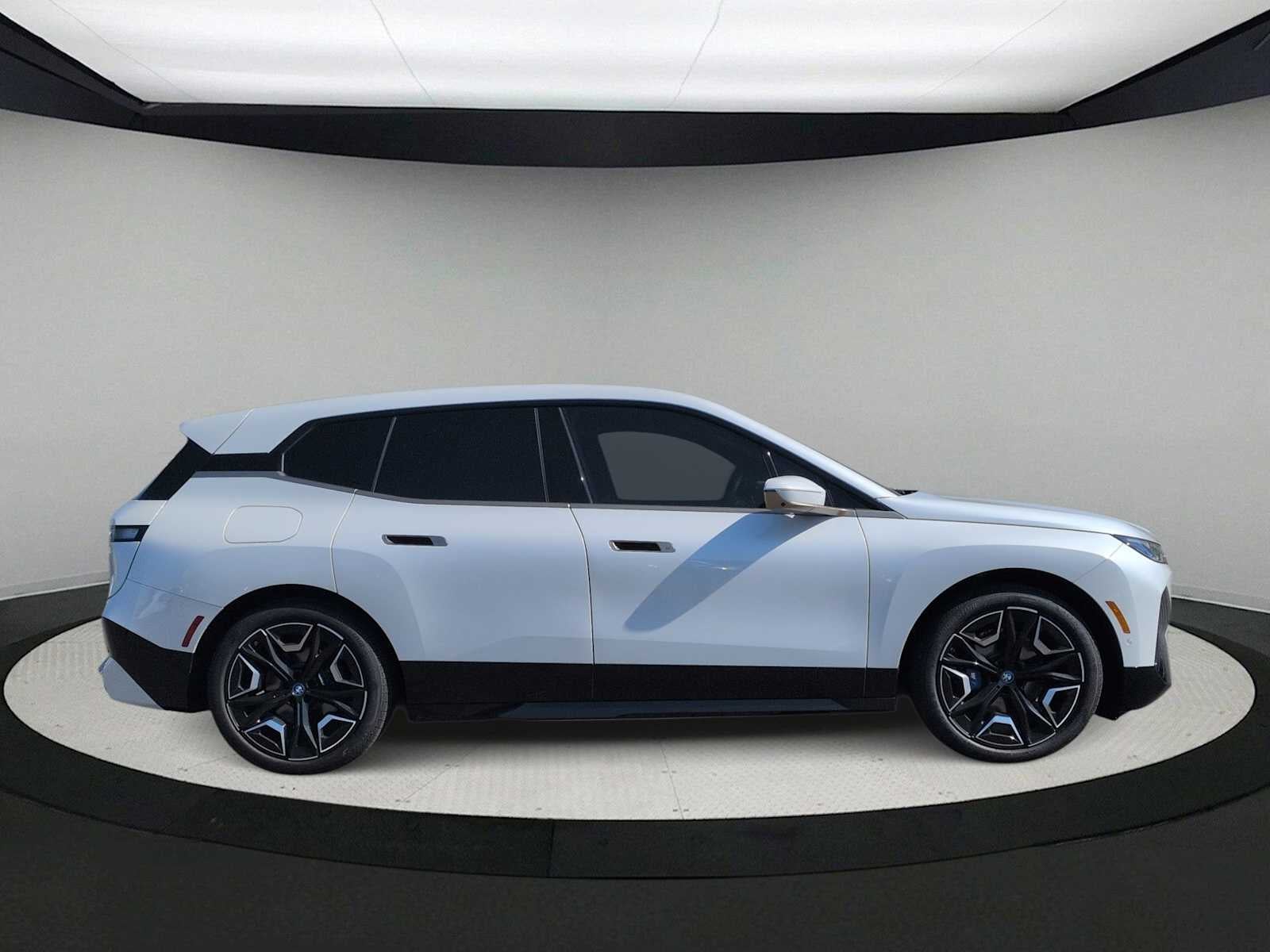 2025 BMW iX M60