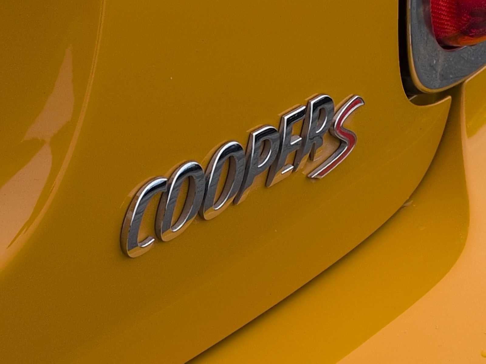 MINI Cooper S de 4 puertas con techo rígido de 2017