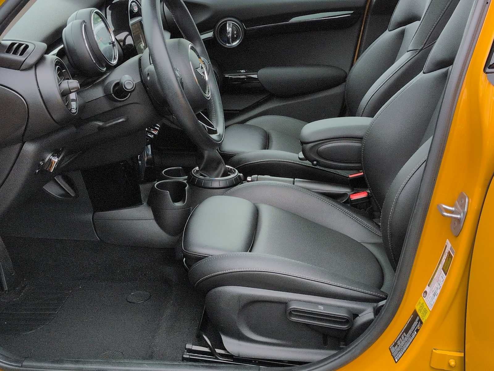 MINI Cooper S de 4 puertas con techo rígido de 2017