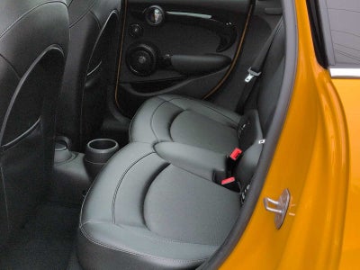MINI Cooper S de 4 puertas con techo rígido de 2017