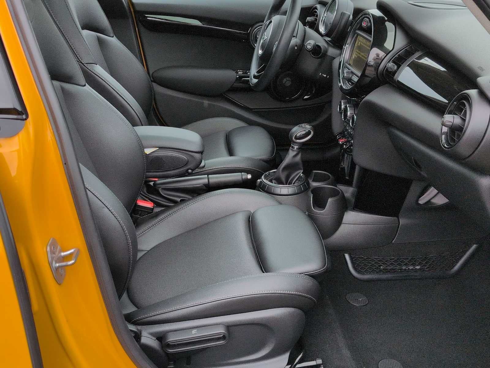 MINI Cooper S de 4 puertas con techo rígido de 2017
