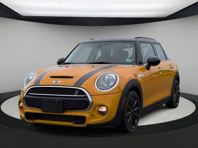 MINI Cooper S de 4 puertas con techo rígido de 2017
