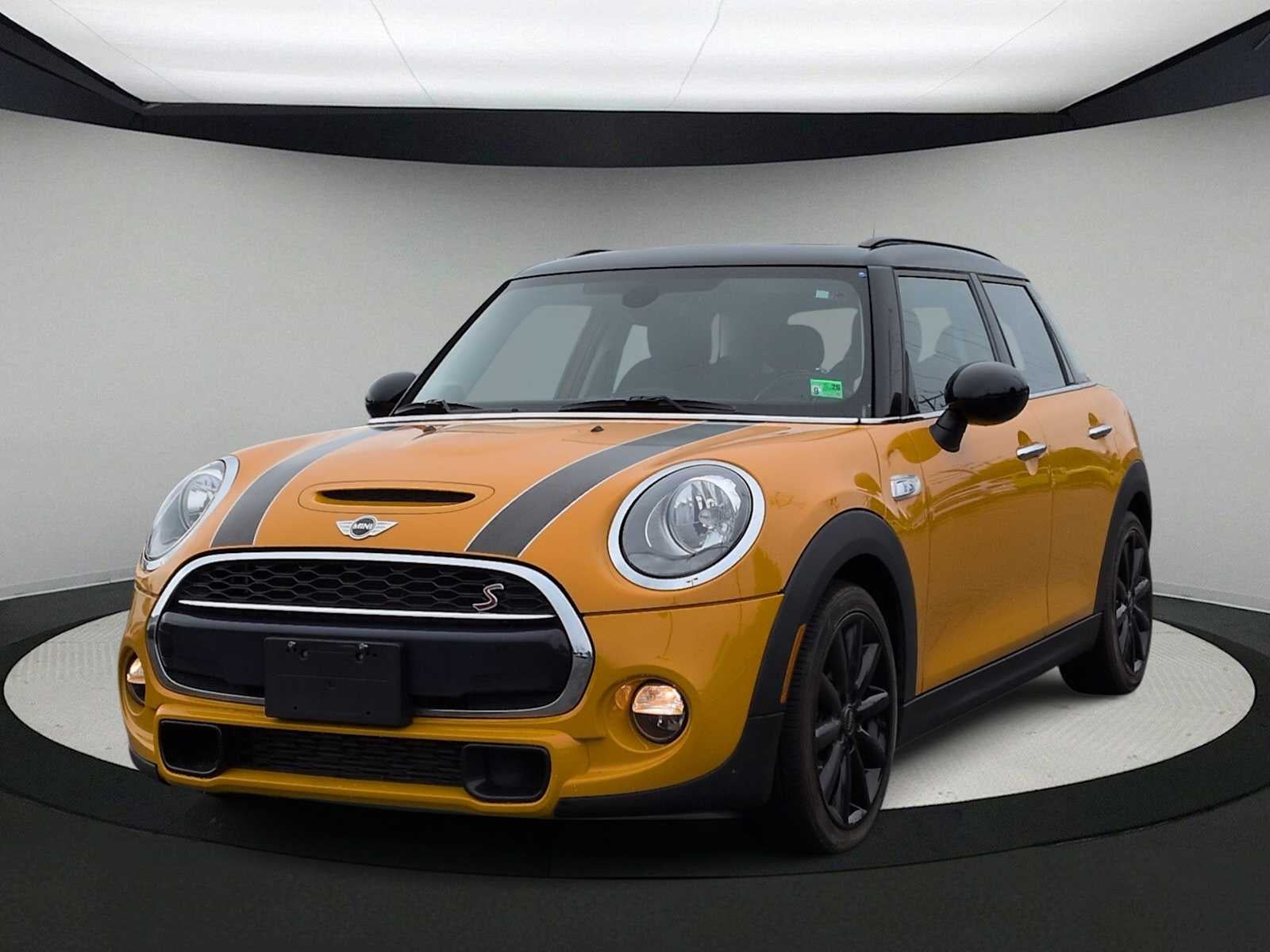 MINI Cooper S de 4 puertas con techo rígido de 2017