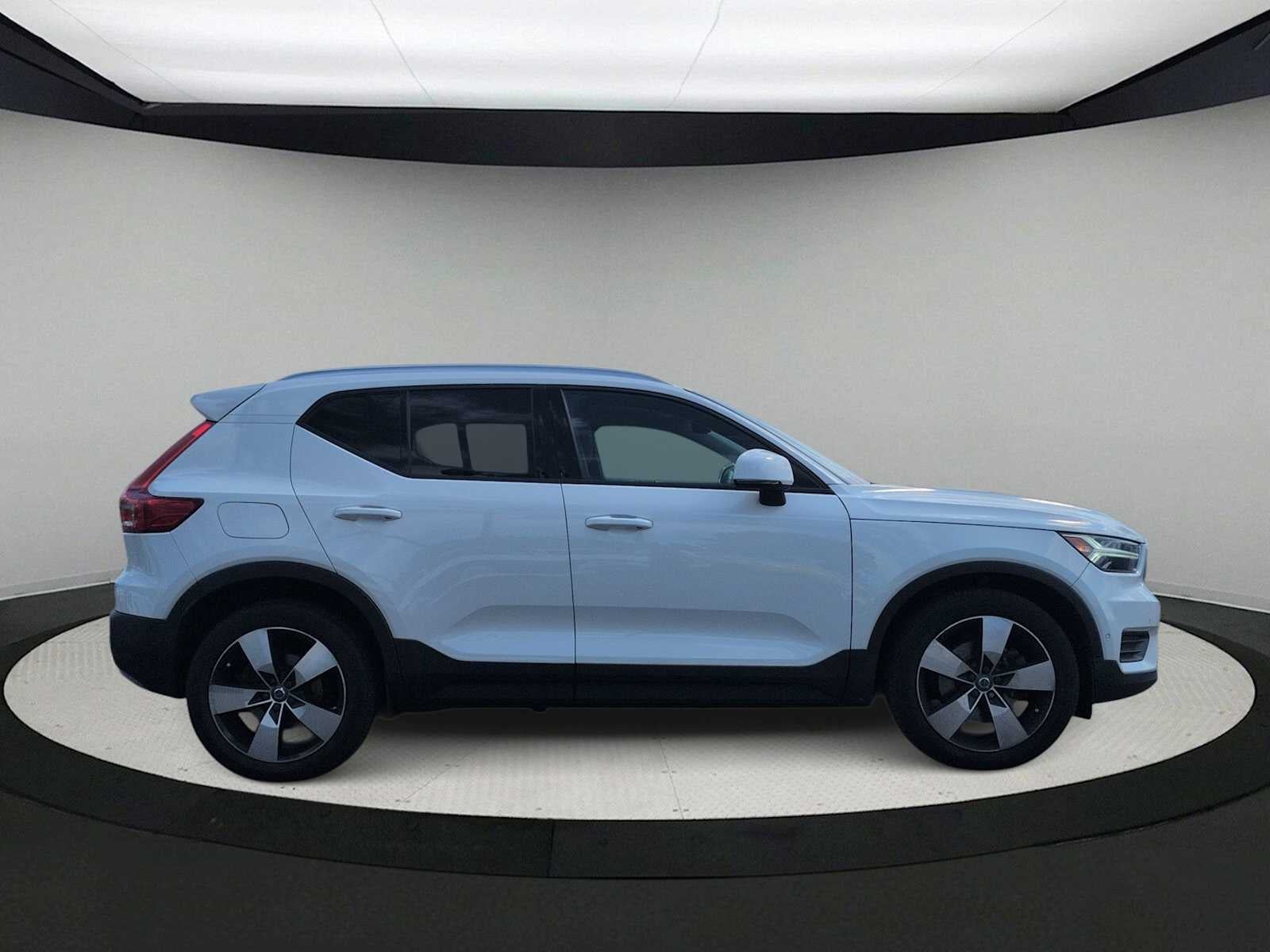 Volvo XC40 Momentum 2019