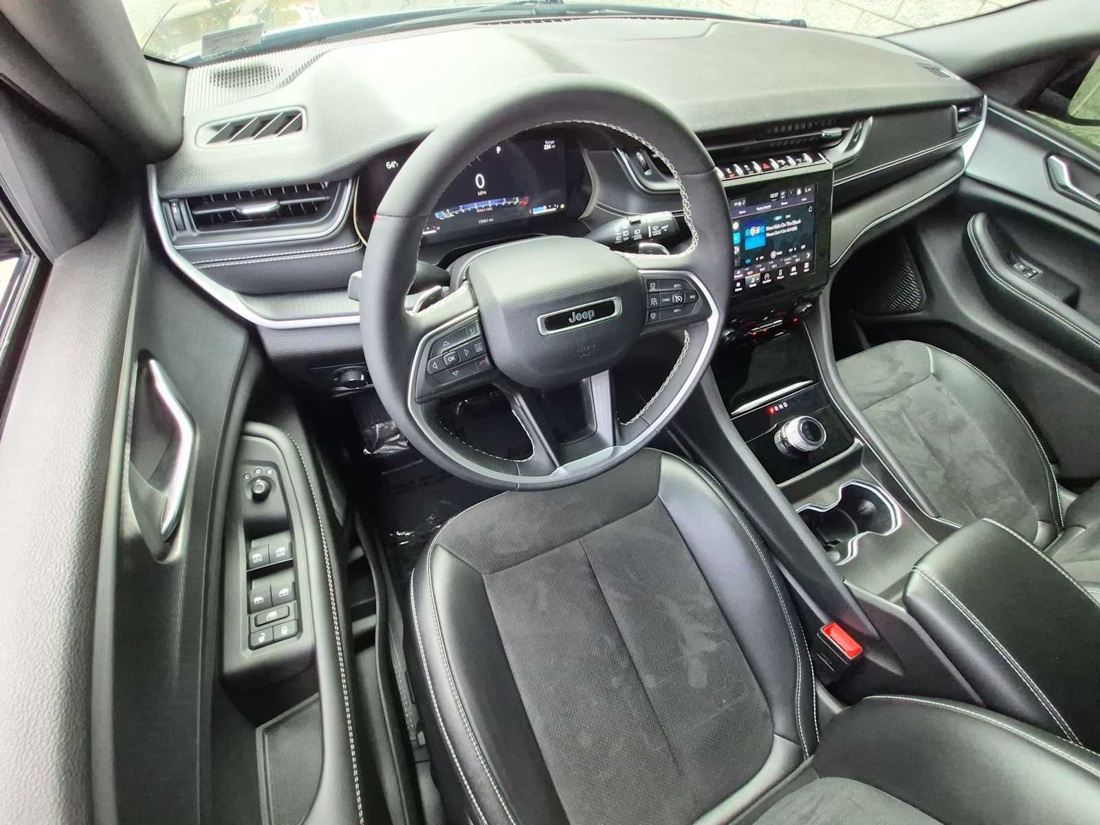 Jeep Grand Cherokee Altitude 2024
