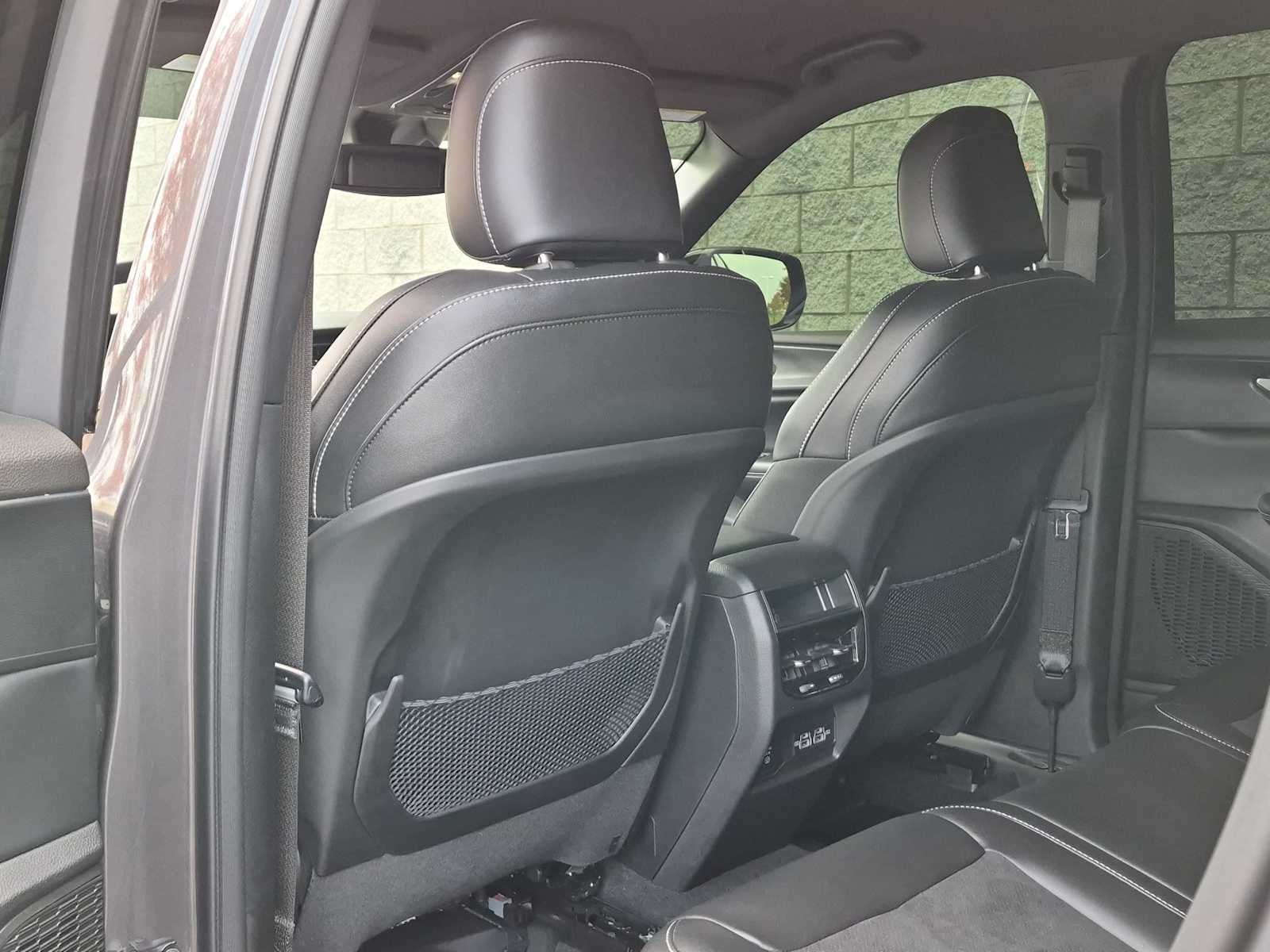Jeep Grand Cherokee Altitude 2024