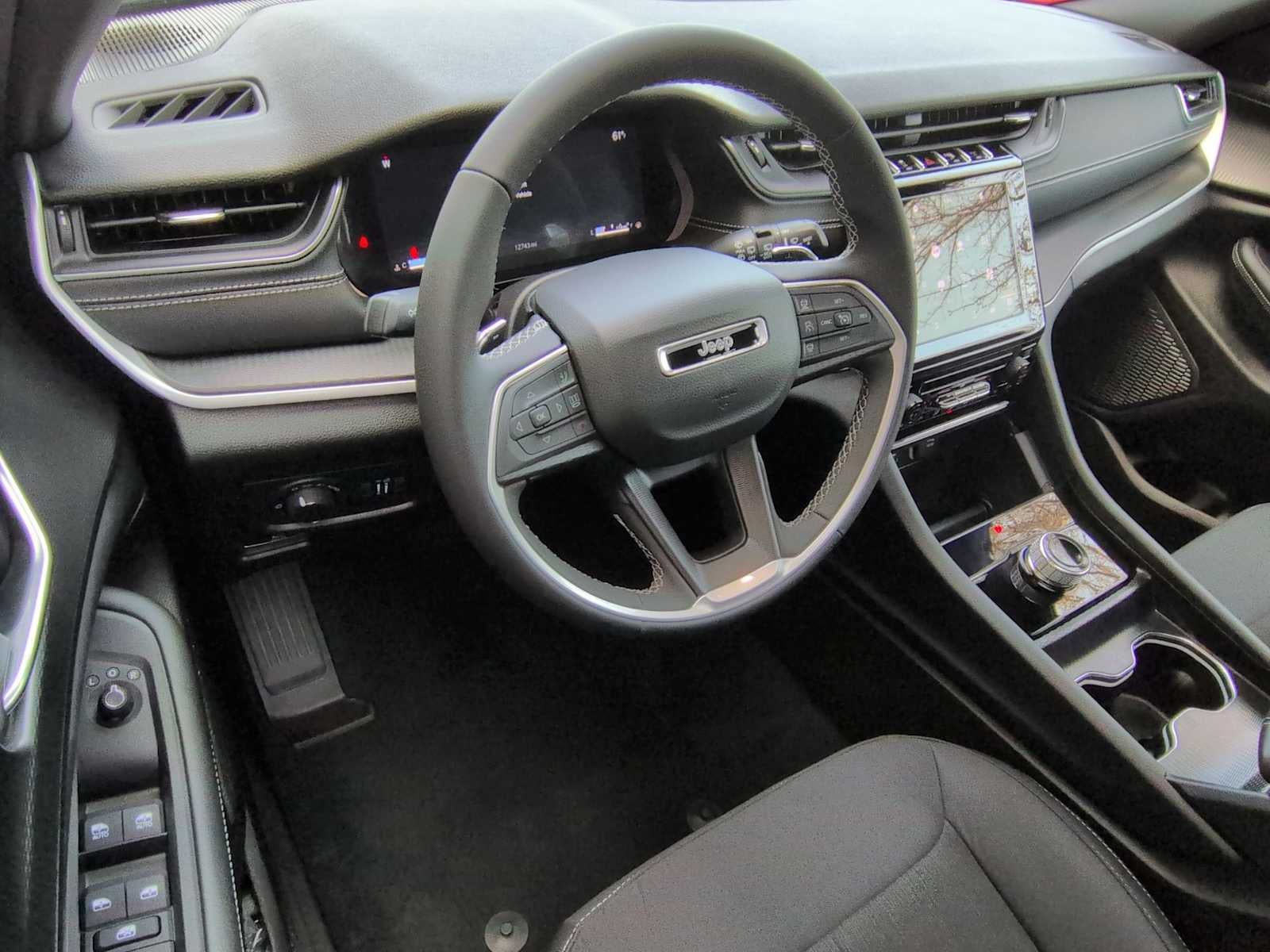 Jeep Grand Cherokee Laredo X 2025