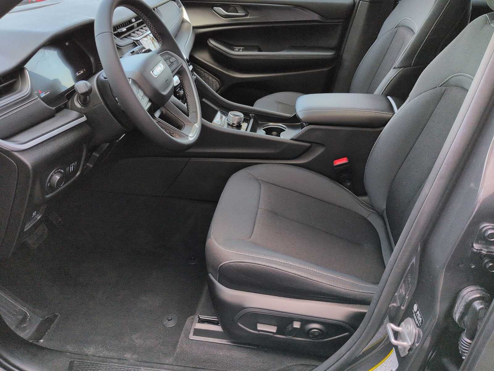 Jeep Grand Cherokee Laredo X 2025