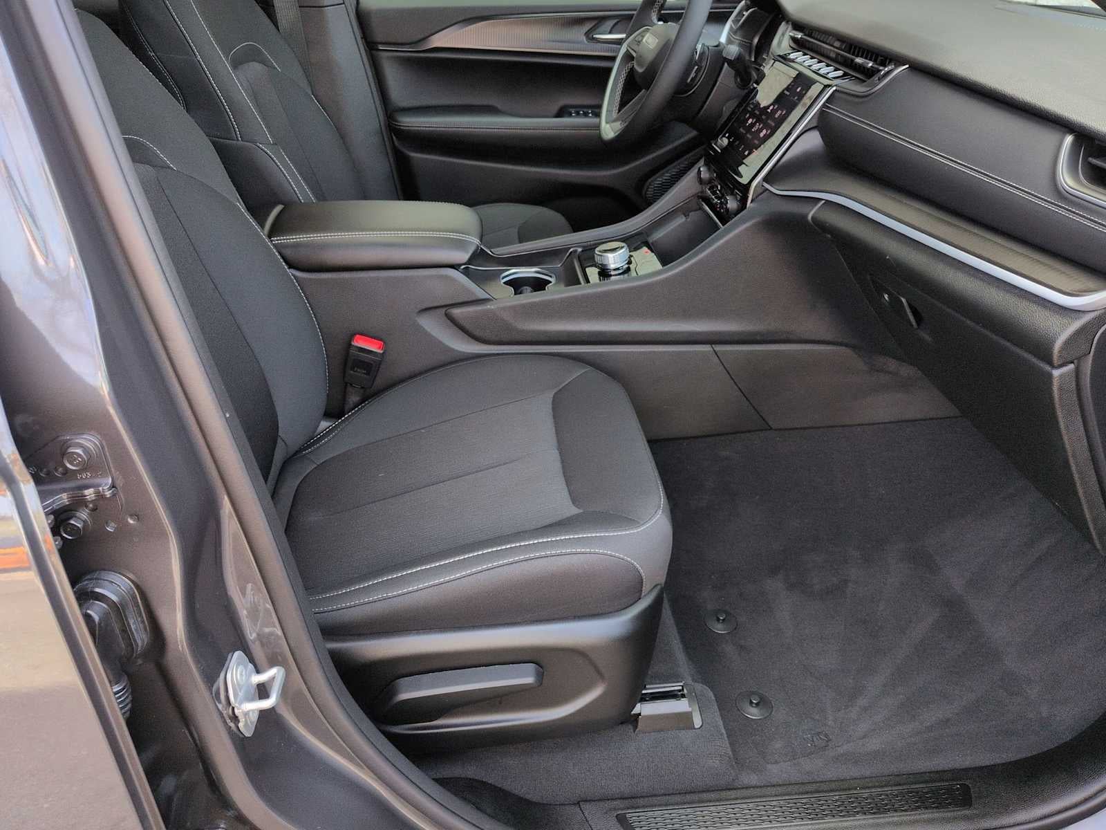 Jeep Grand Cherokee Laredo X 2025