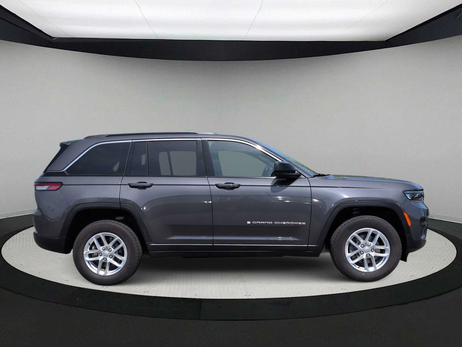 Jeep Grand Cherokee Laredo X 2025