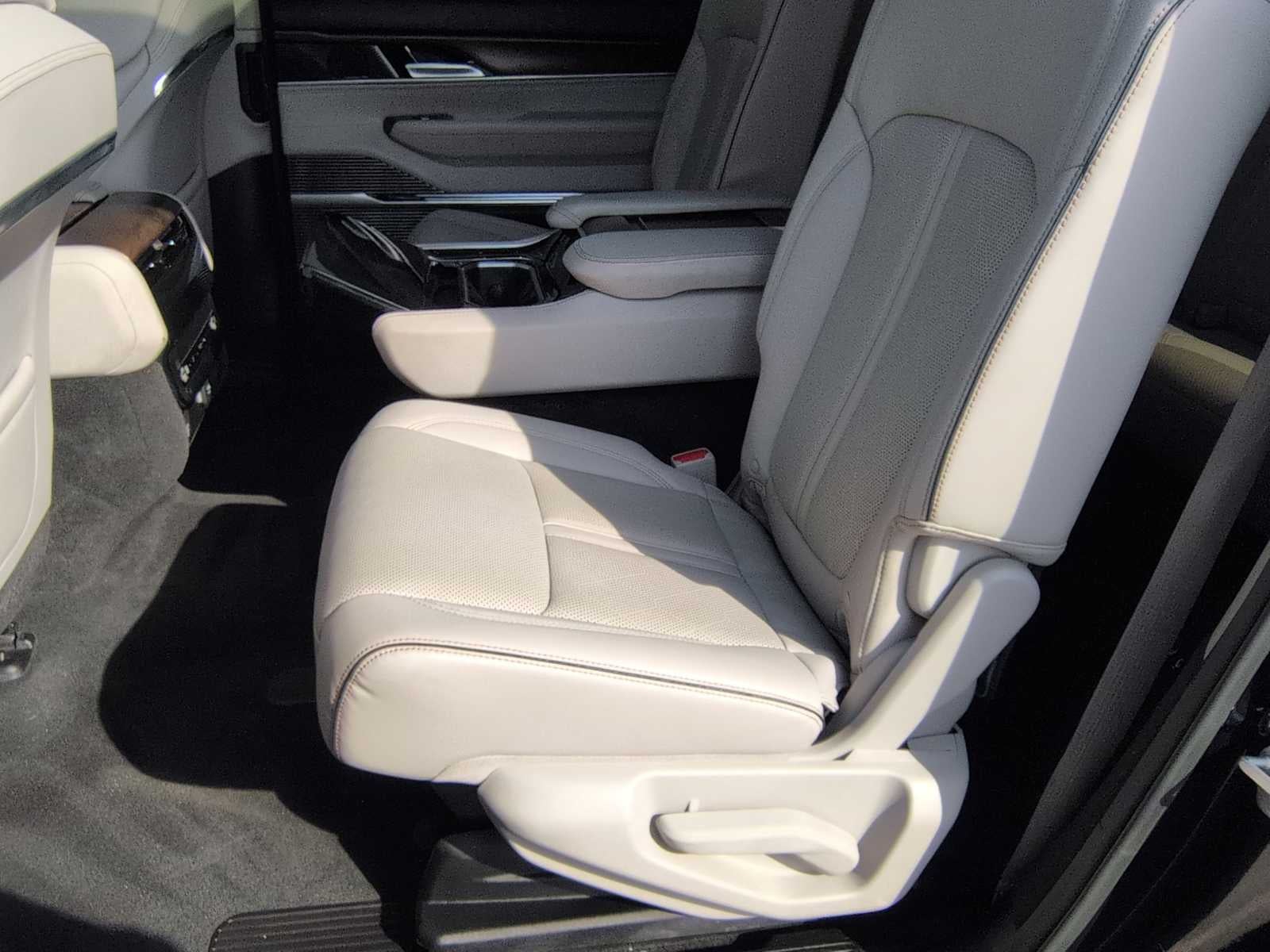 Jeep Grand Wagoneer Serie II 2023