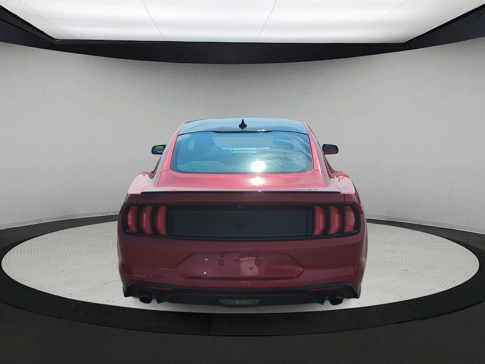 Ford Mustang EcoBoost 2021