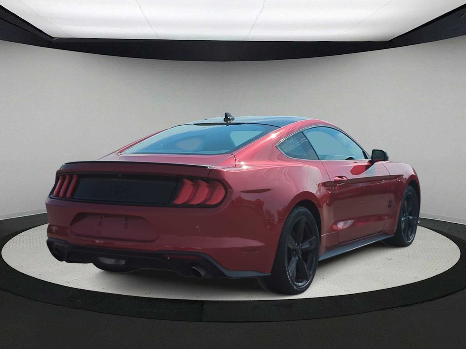 Ford Mustang EcoBoost 2021