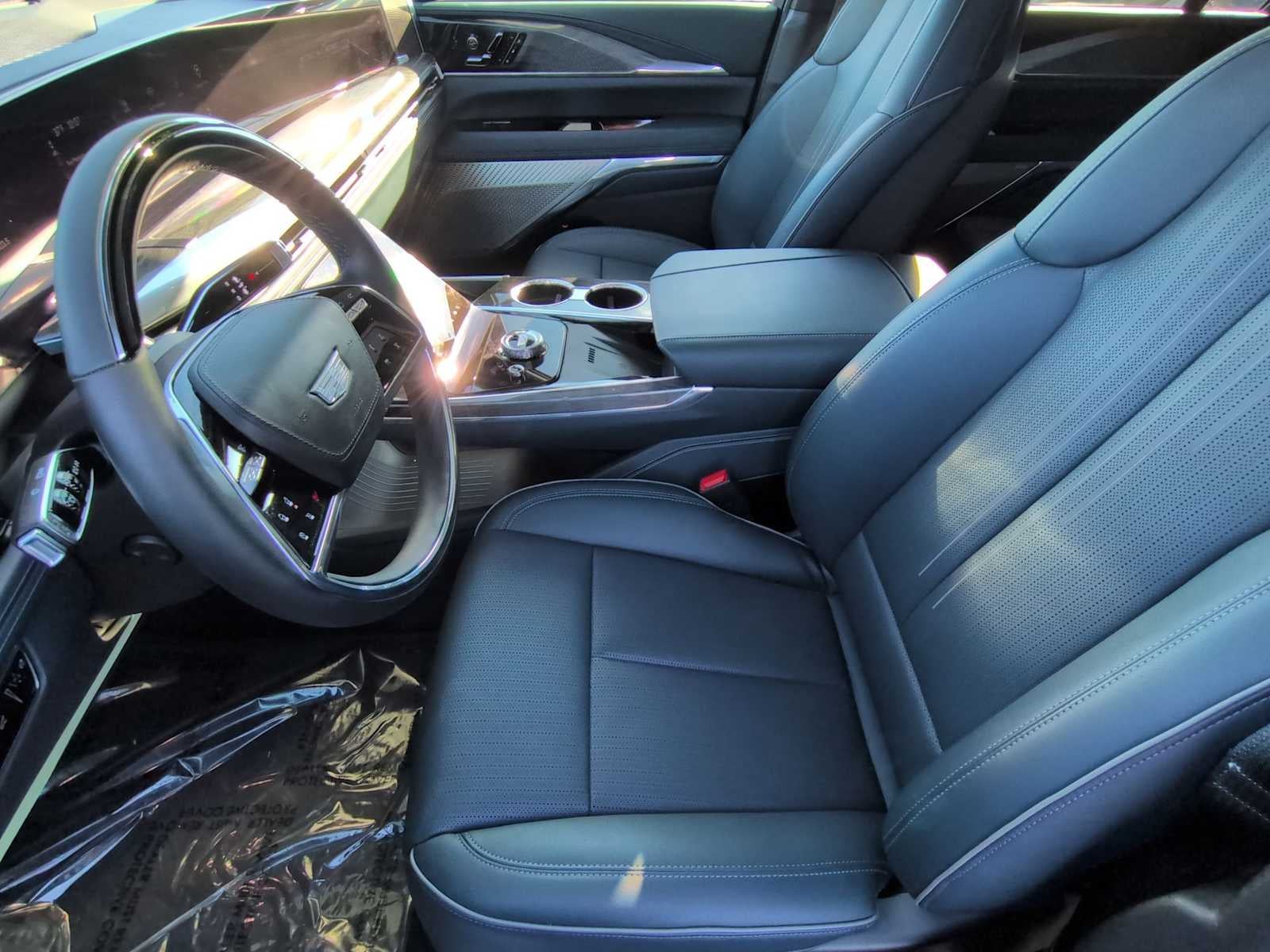 2025 Cadillac ESCALADE IQ Lujo 2