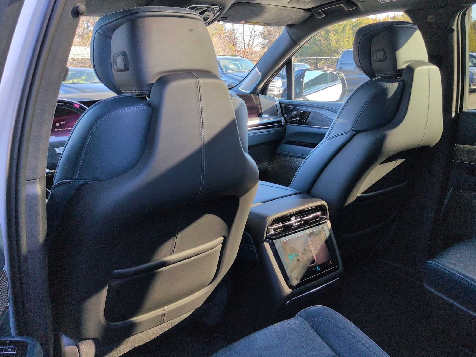 2025 Cadillac ESCALADE IQ Lujo 2