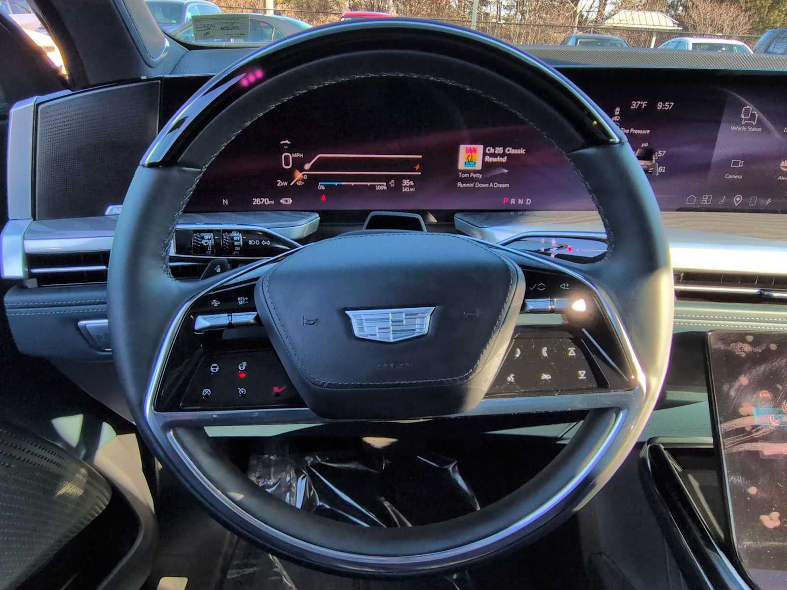 2025 Cadillac ESCALADE IQ Lujo 2