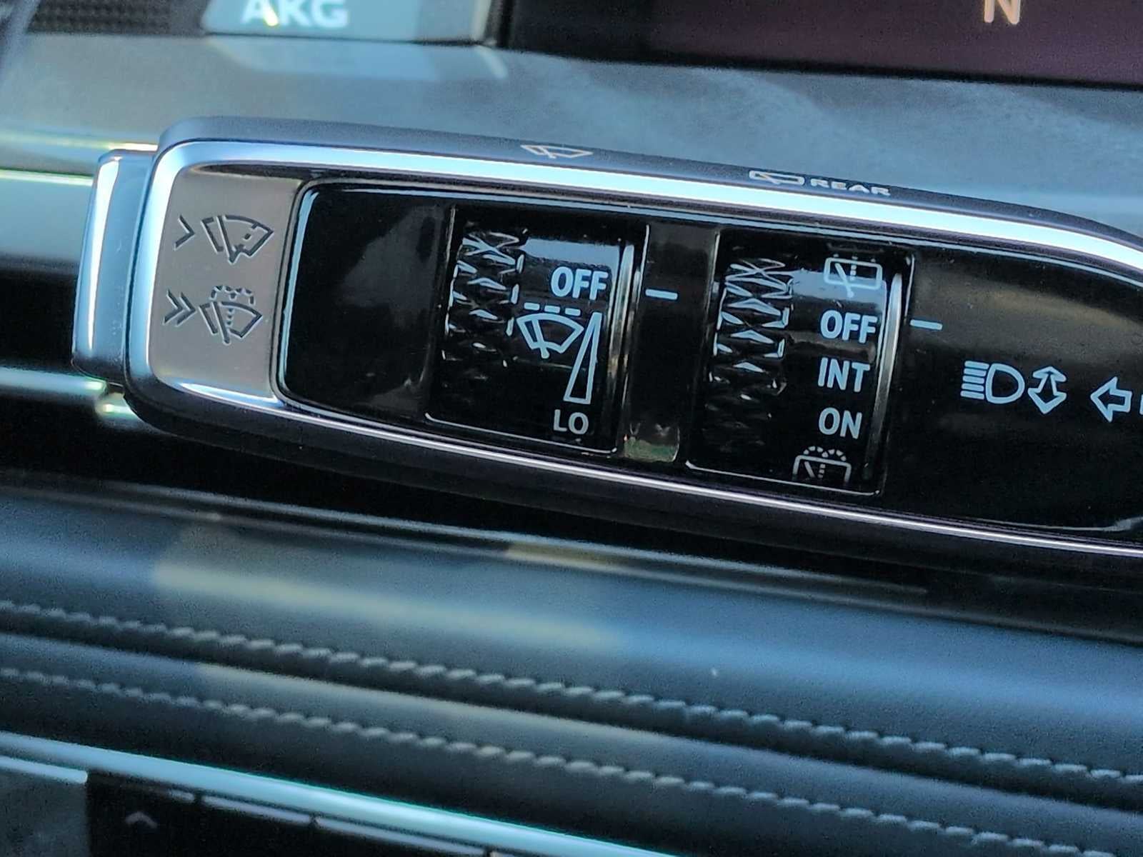 2025 Cadillac ESCALADE IQ Lujo 2