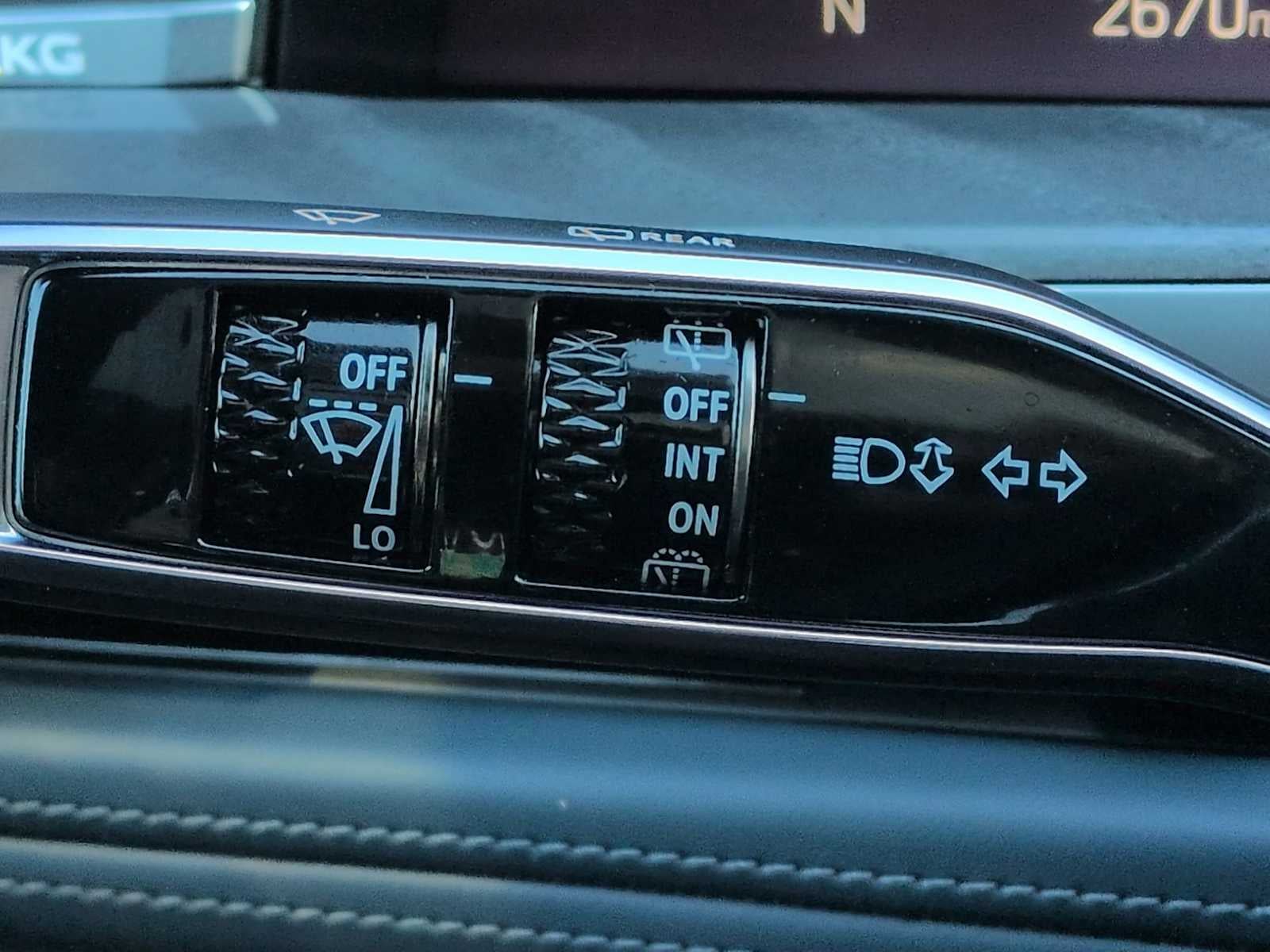 2025 Cadillac ESCALADE IQ Lujo 2