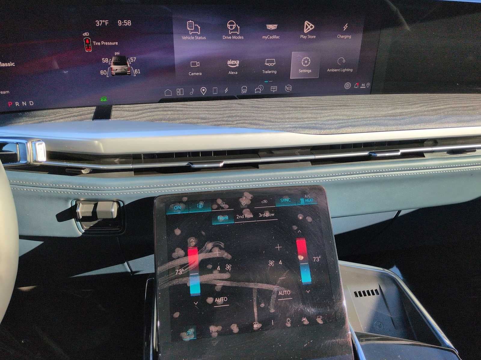 2025 Cadillac ESCALADE IQ Lujo 2