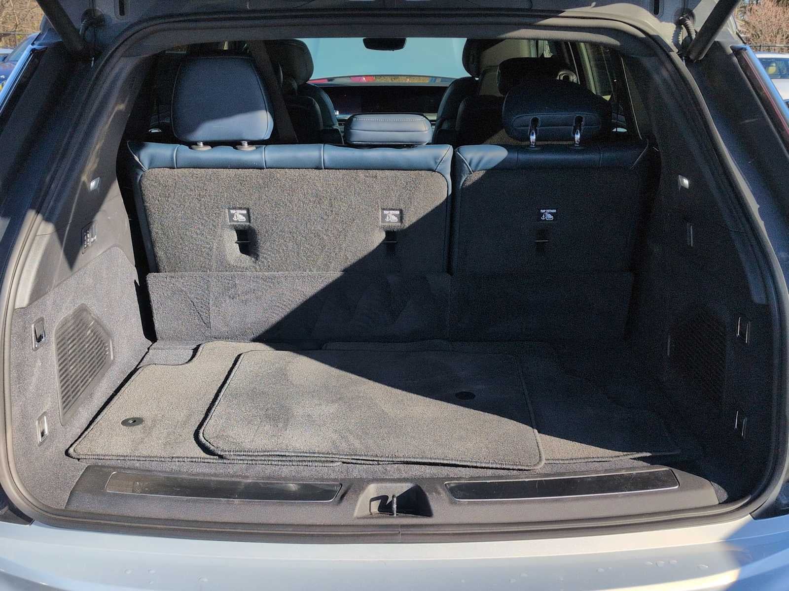 2025 Cadillac ESCALADE IQ Lujo 2