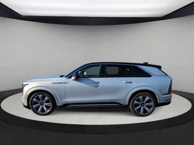 2025 Cadillac ESCALADE IQ Lujo 2