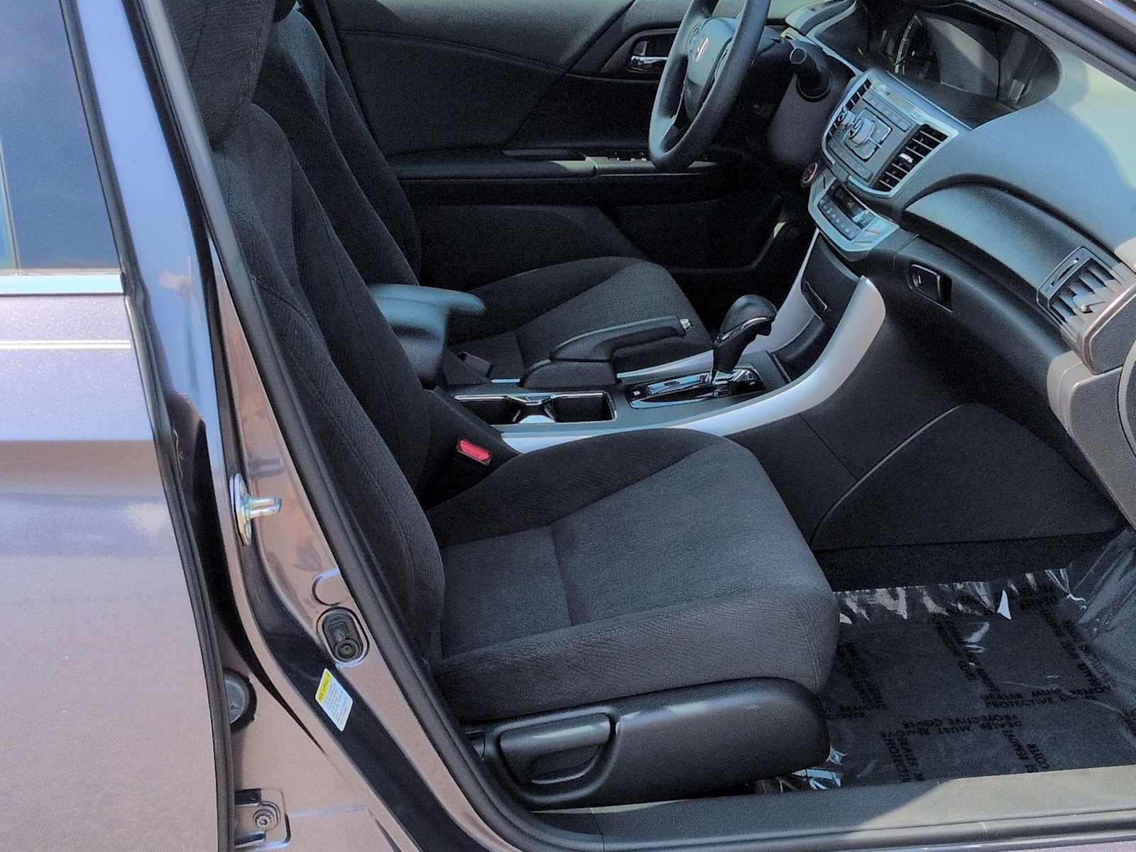 Honda Accord Hybrid de 4 puertas, berlina, 2015