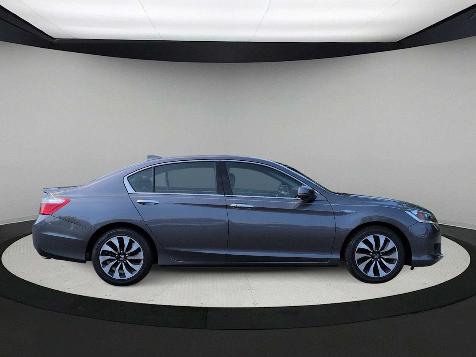 Honda Accord Hybrid de 4 puertas, berlina, 2015