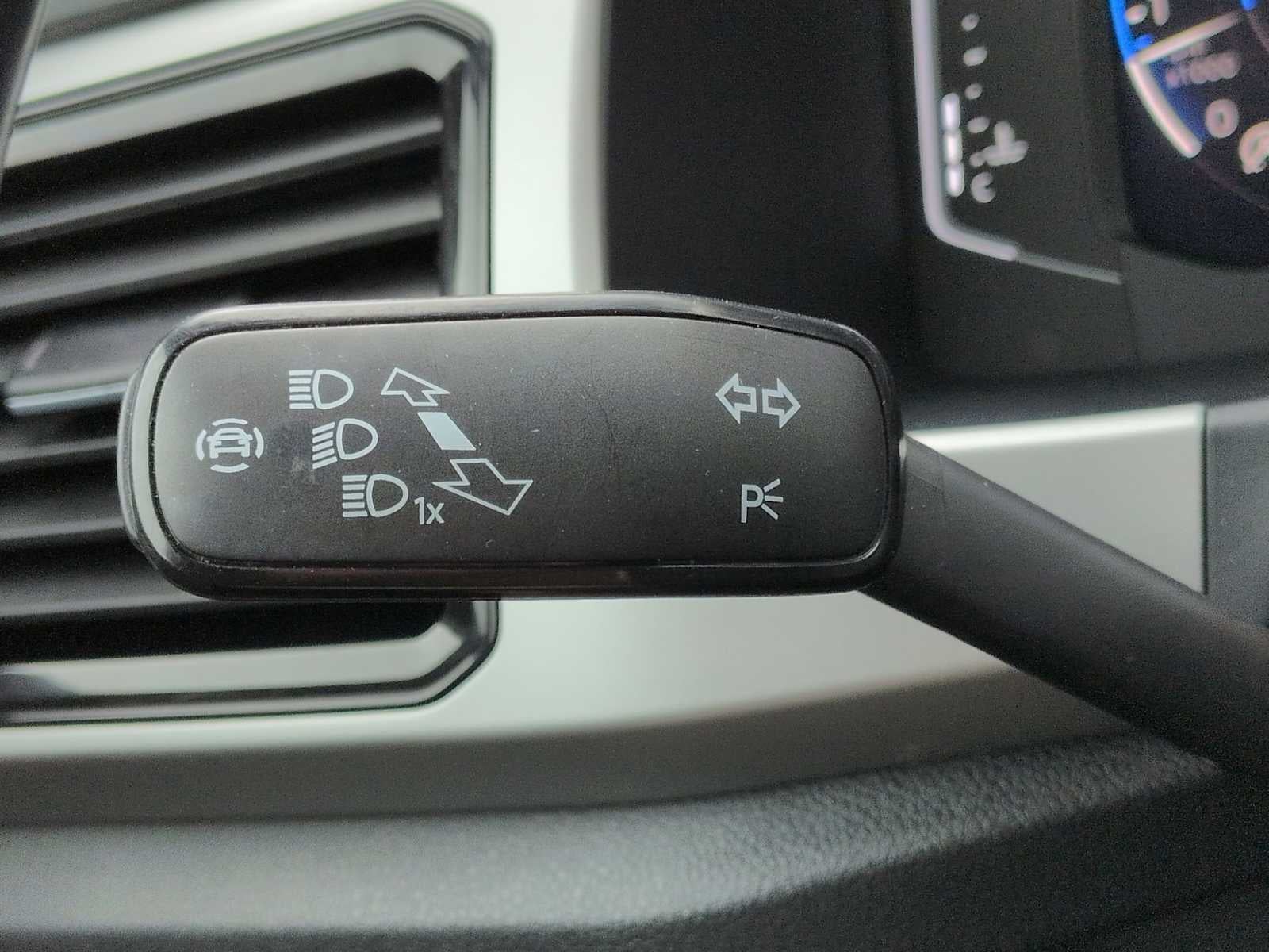 Volkswagen Atlas Cross Sport 3.6L V6 SEL Premium R-Line 2021