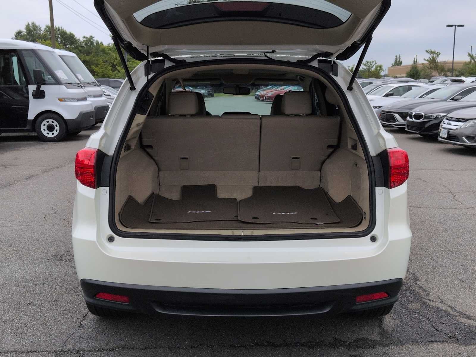 Acura RDX 2013 con paquete tecnológico