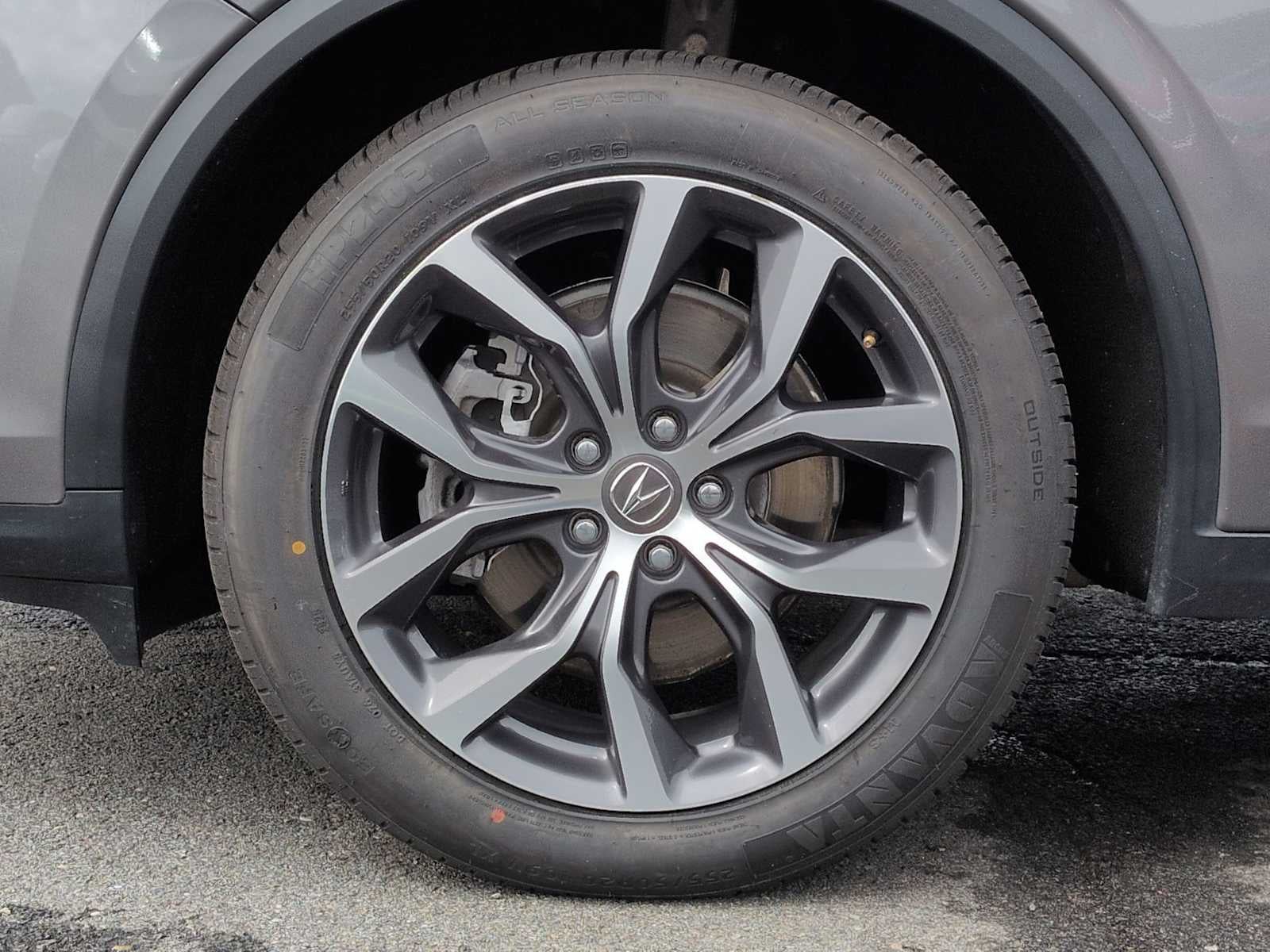 Acura MDX 2023 con paquete tecnológico