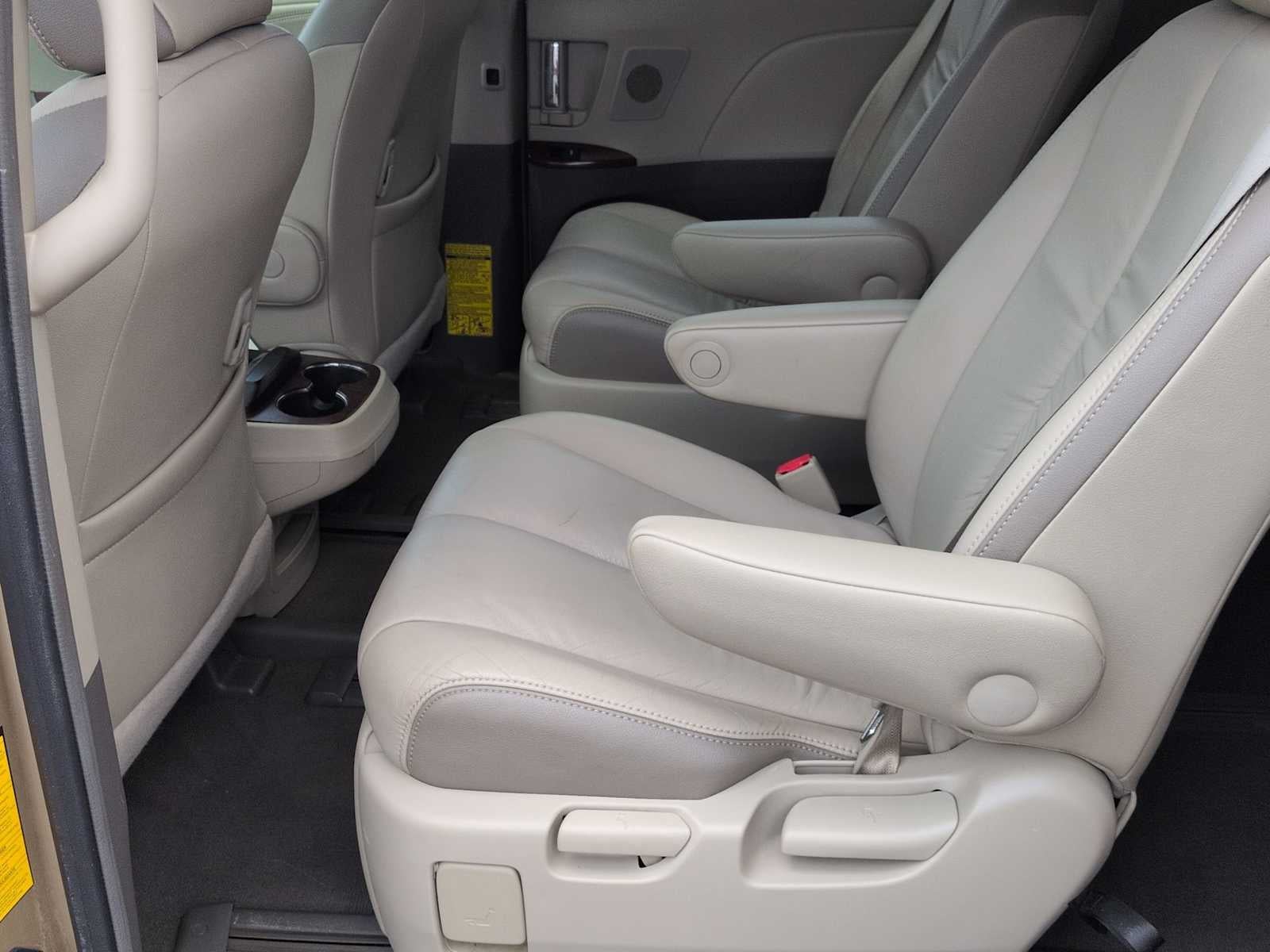 Toyota Sienna Ltd 2011