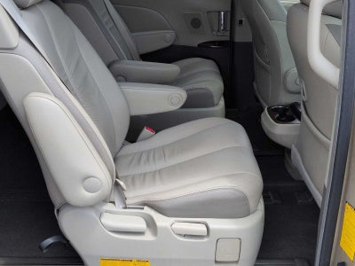 Toyota Sienna Ltd 2011