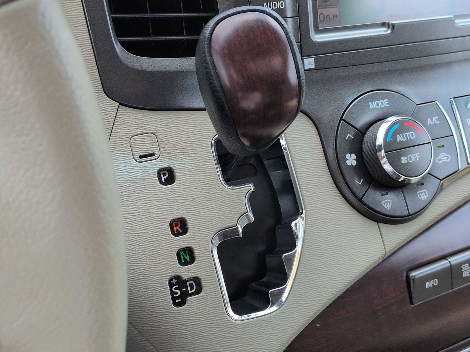 Toyota Sienna Ltd 2011