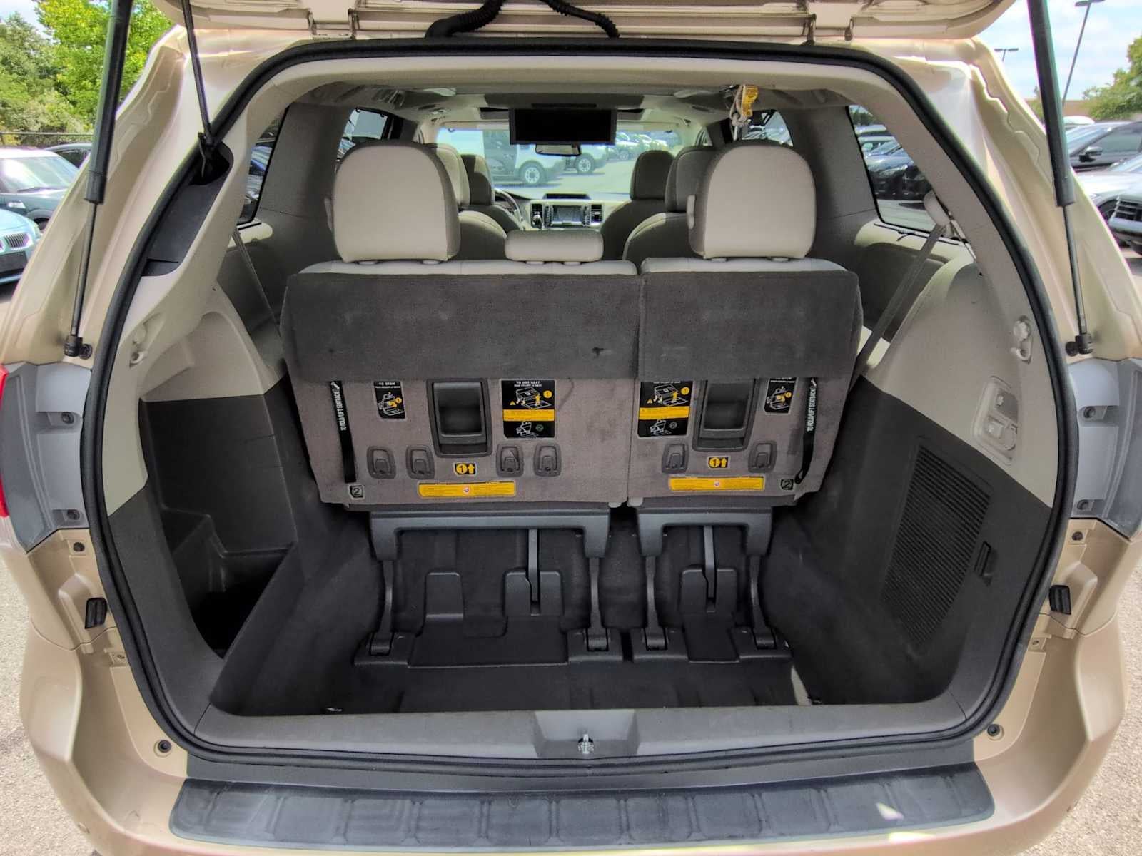 Toyota Sienna Ltd 2011
