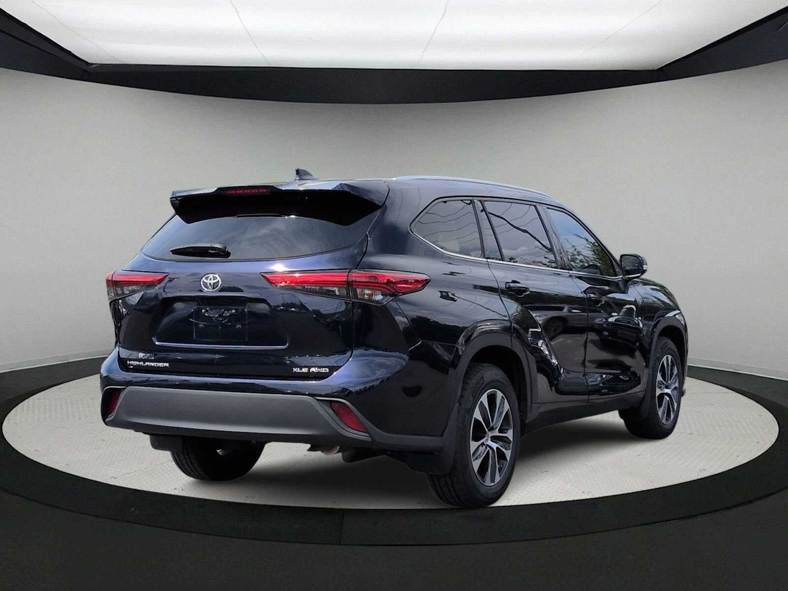 Toyota Highlander XLE 2021