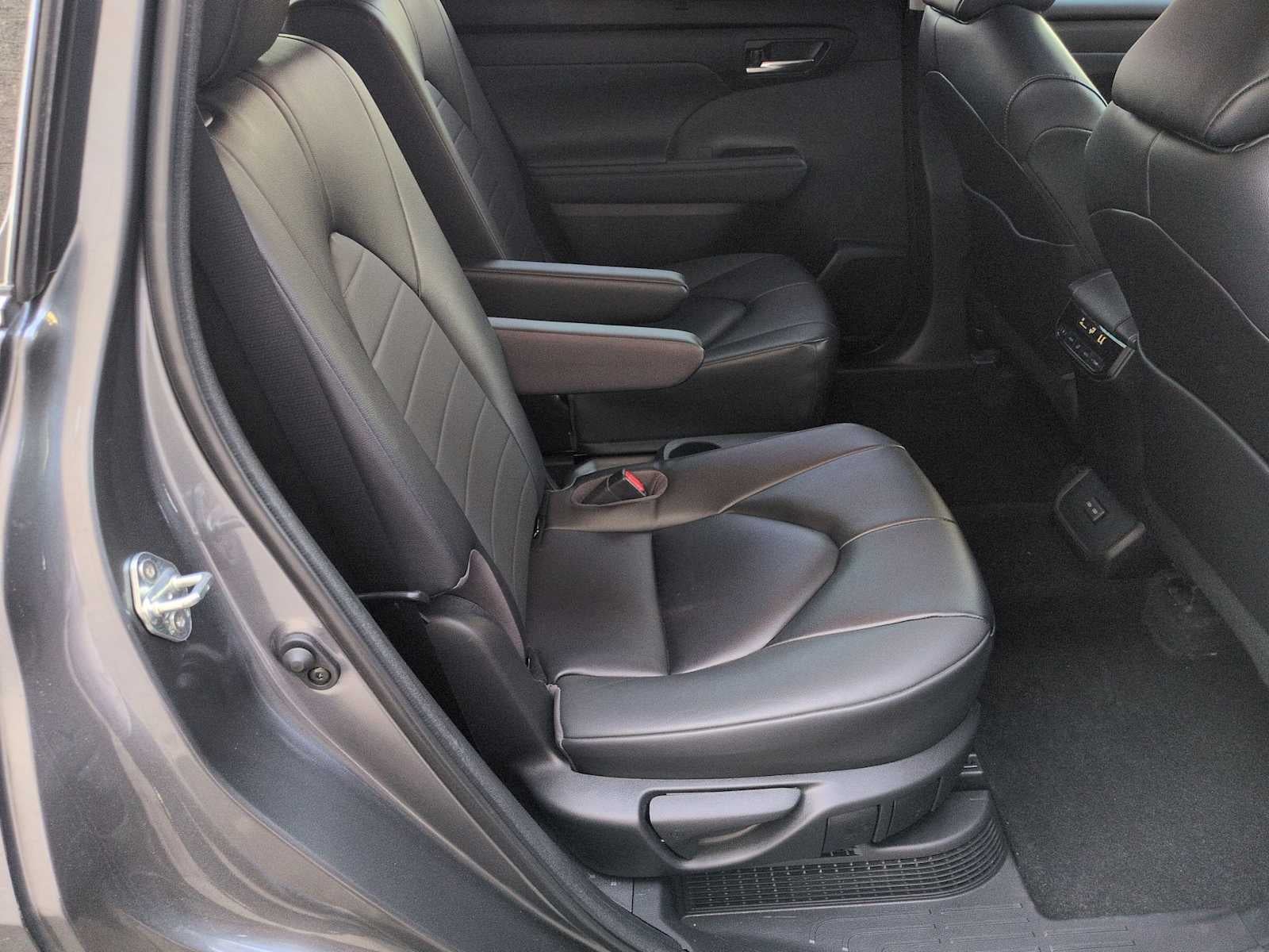 Toyota Highlander Hybrid XLE 2023