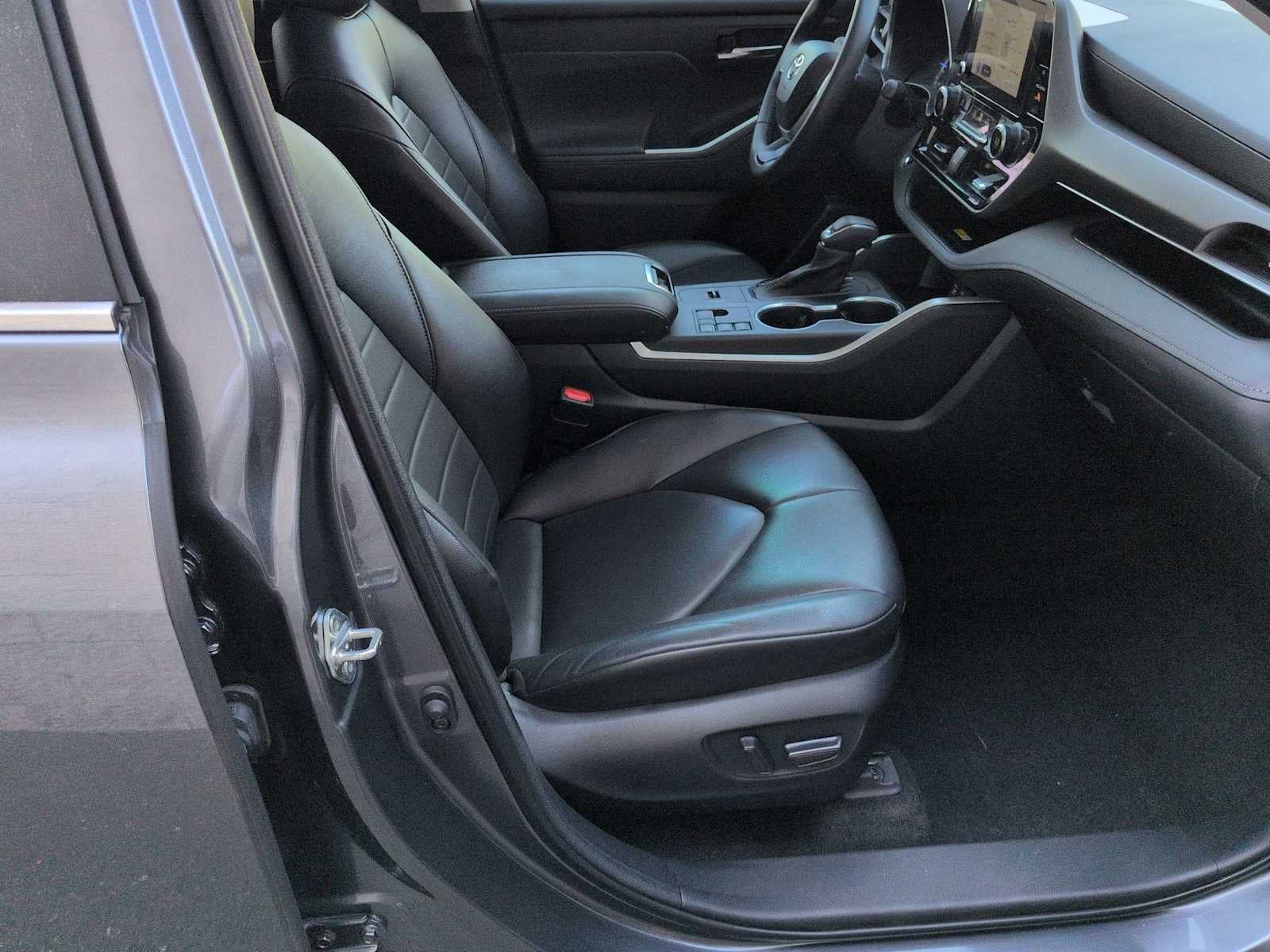 Toyota Highlander Hybrid XLE 2023