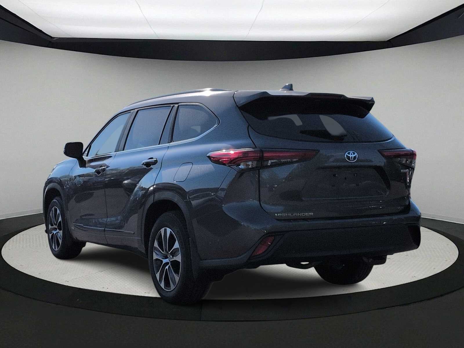 Toyota Highlander Hybrid XLE 2023