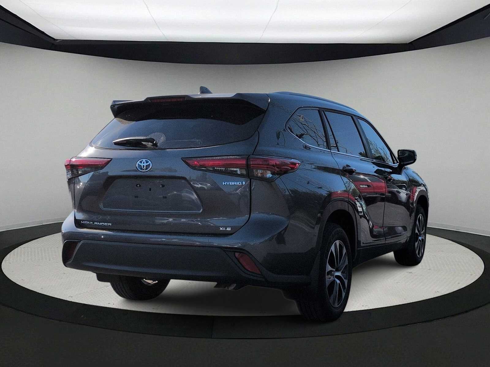 Toyota Highlander Hybrid XLE 2023