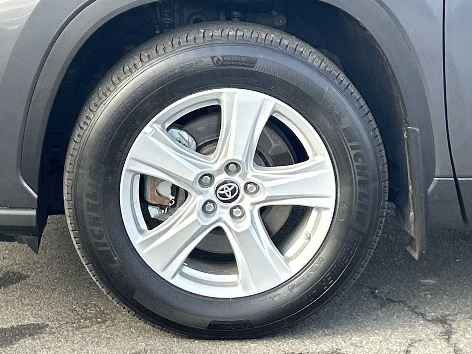 Toyota Highlander LE 2023