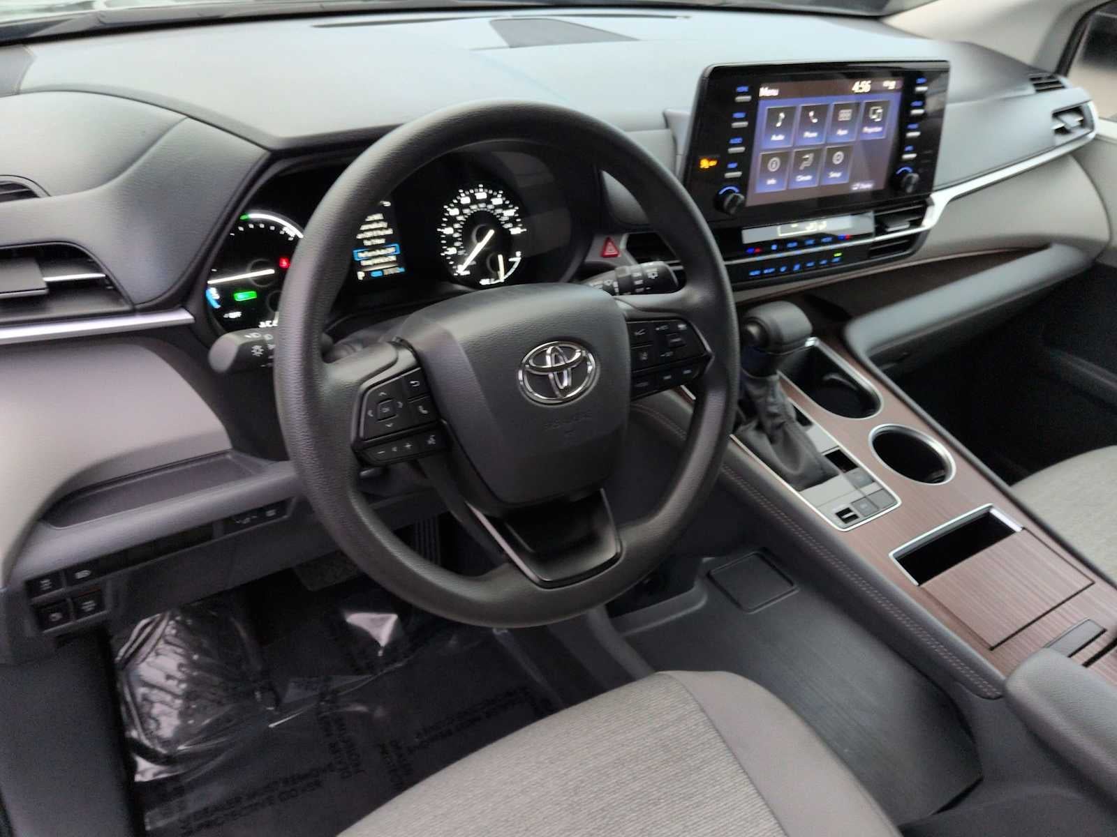 Toyota Sienna LE 2024