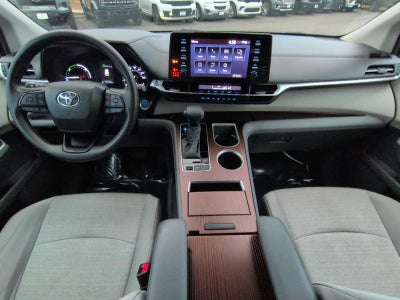 Toyota Sienna LE 2024