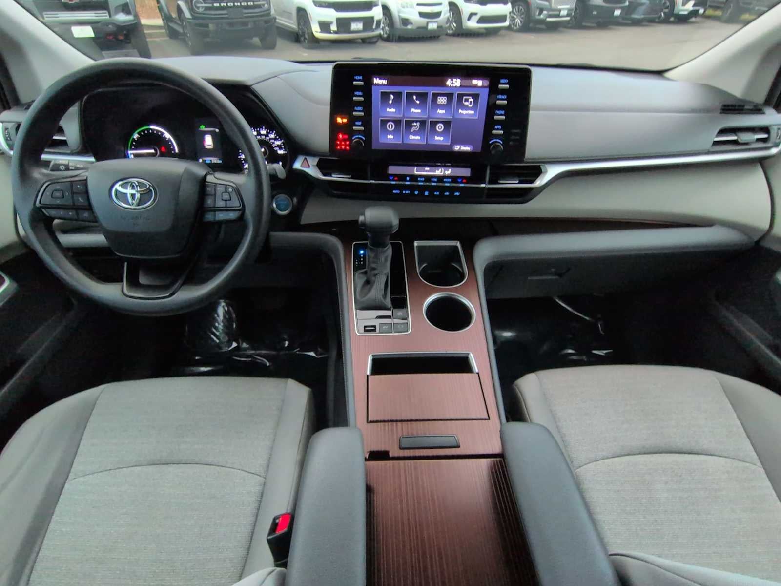 Toyota Sienna LE 2024