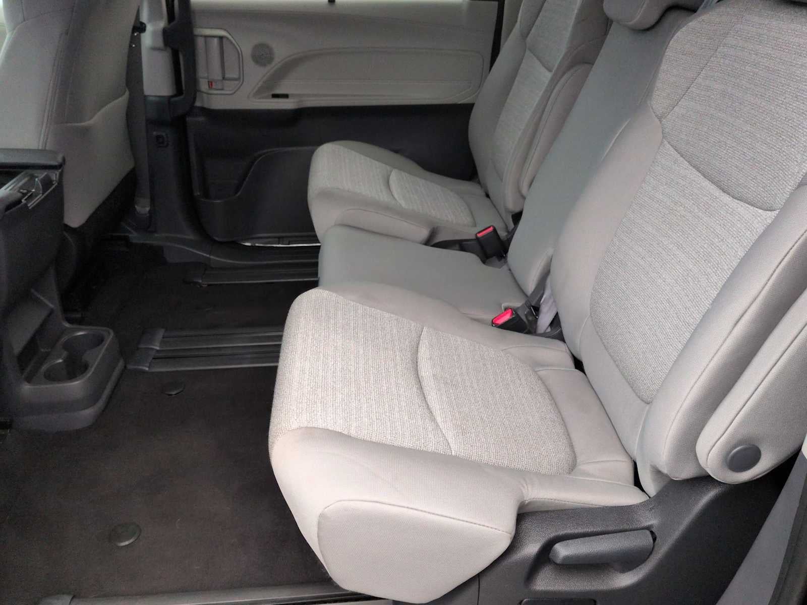 Toyota Sienna LE 2024