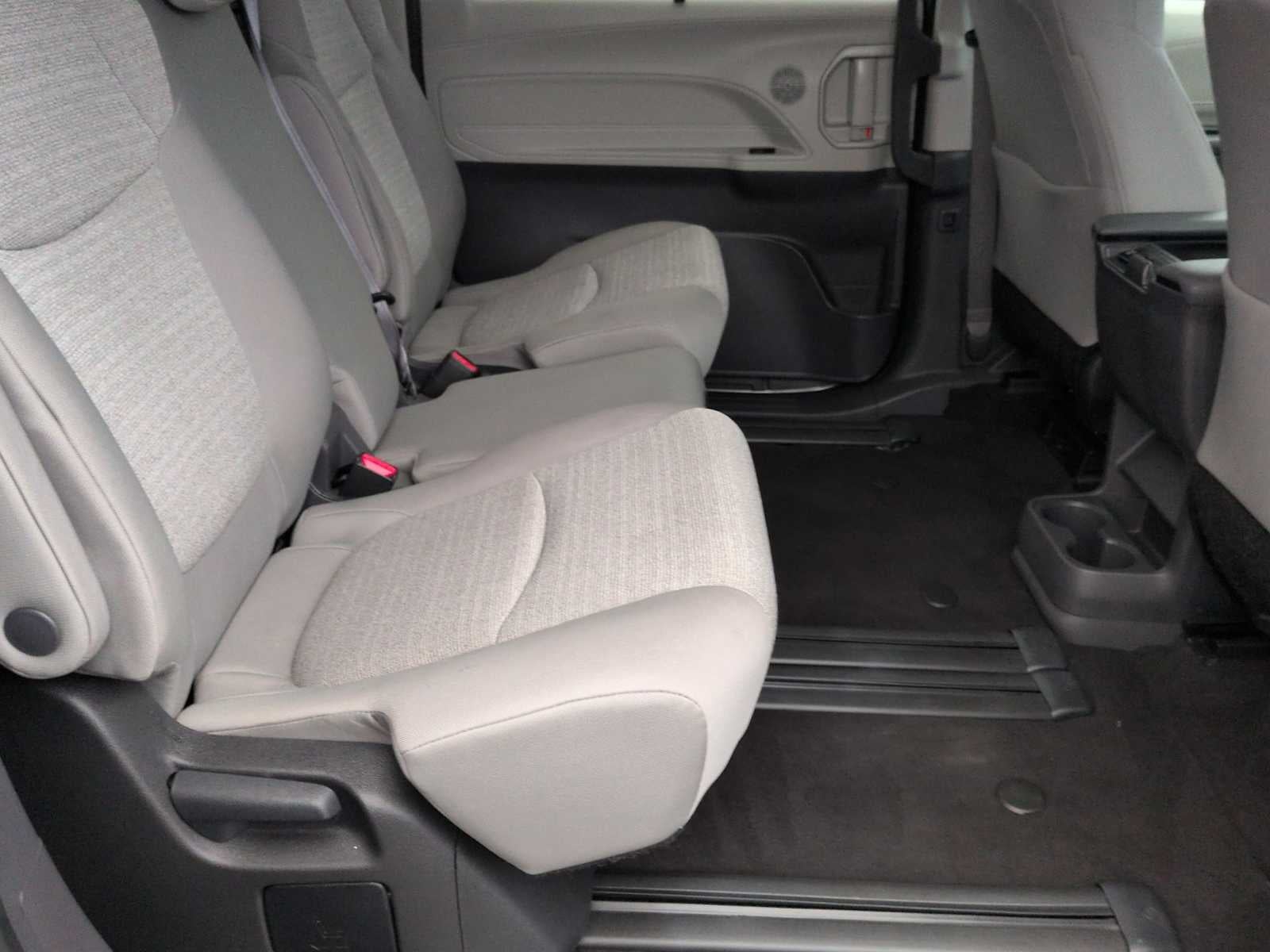 Toyota Sienna LE 2024