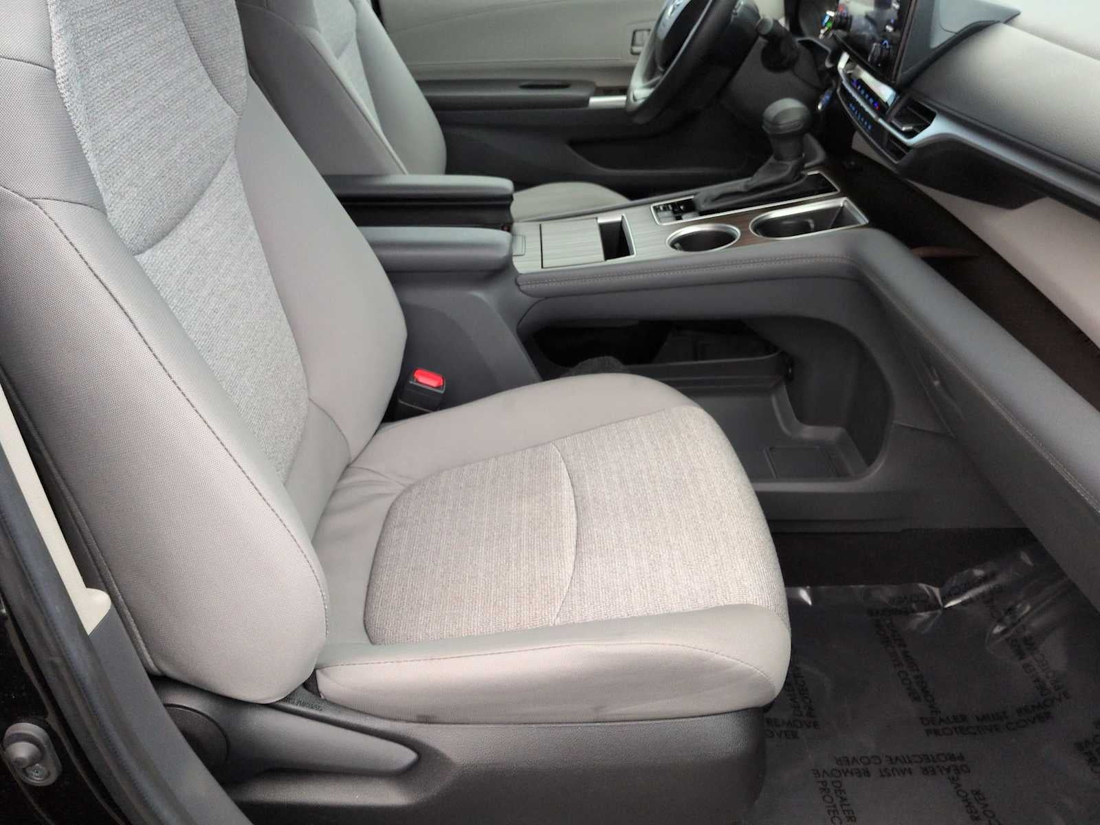 Toyota Sienna LE 2024