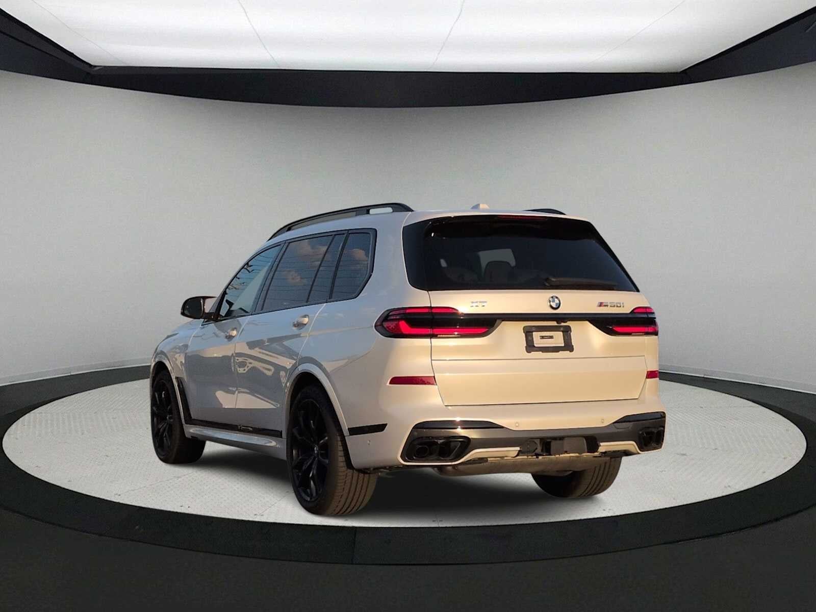 BMW X7 M60i 2024