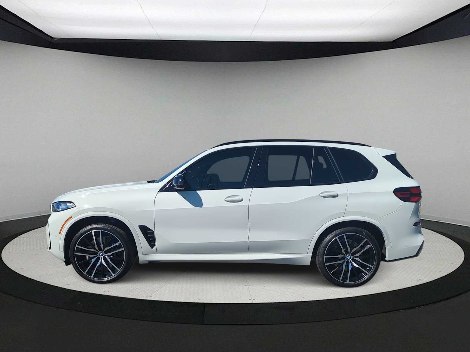 2025 BMW X5 M60i