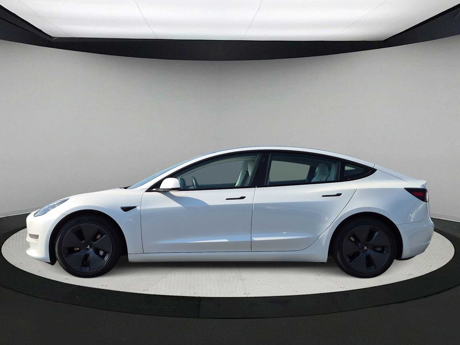 Tesla Model 3 Standard Range Plus 2021